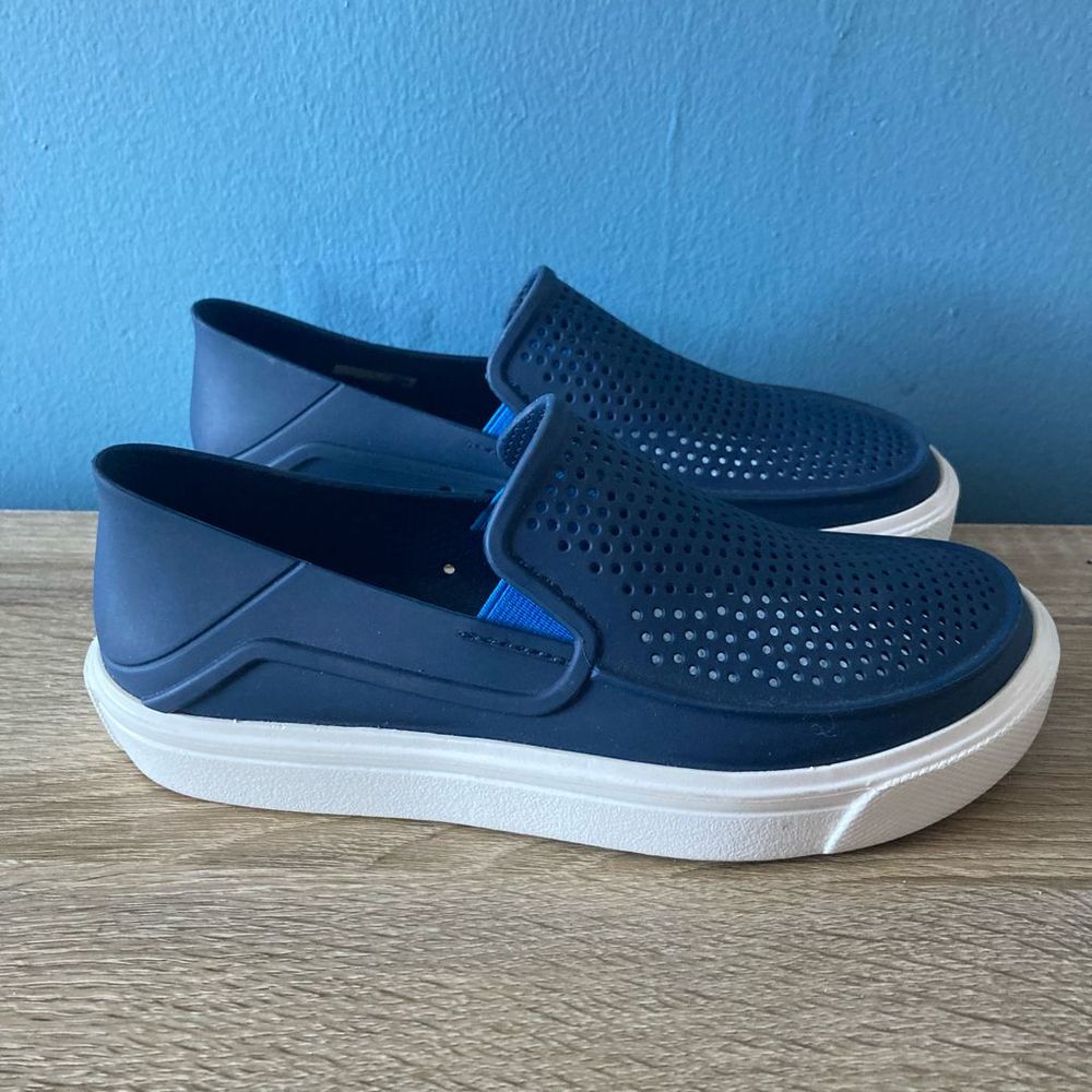 Kids crocs shoes size j2
